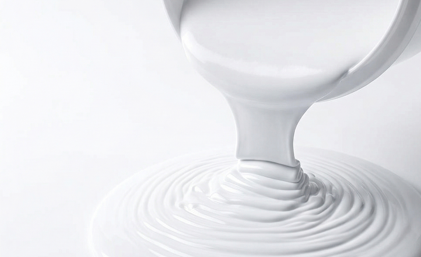 Liquid Nano Aerogel insulation coating display - Showcasing high viscosity and fine nano-scale coating texture