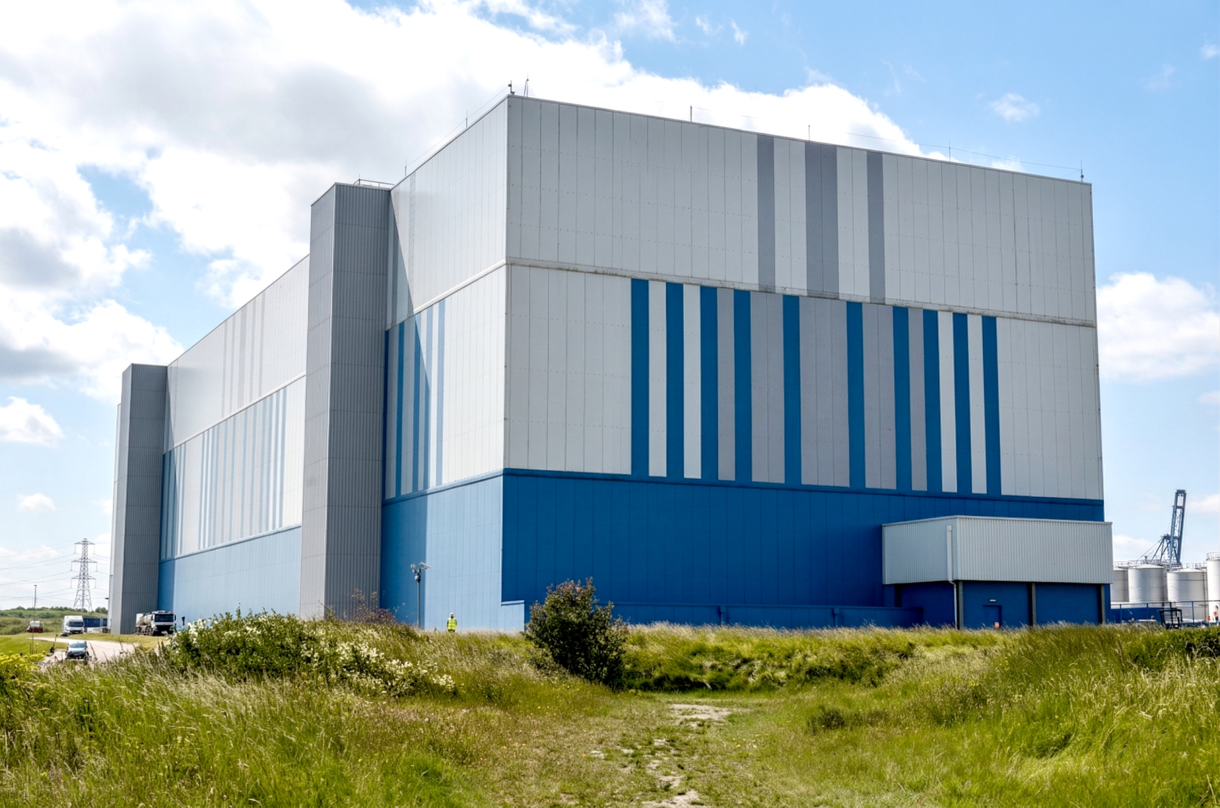 Large-scale cold chain logistics center facade project - Ultra-large storage building utilizing RS custom blue color steel cold storage sandwich panels