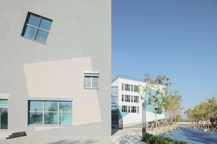 Beijing Huangchenggen Primary School project - Modern campus utilizing RS SEPS (Graphite Polystyrene) exterior wall insulation system